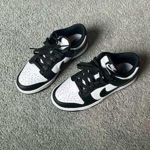 brand new worn once size 7 women’s panda dunks